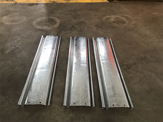 Aluminiowa maszyna do toczenia drzwi żaluzjowych 380V 50Hz Wysokiej jakości kuta nr 45