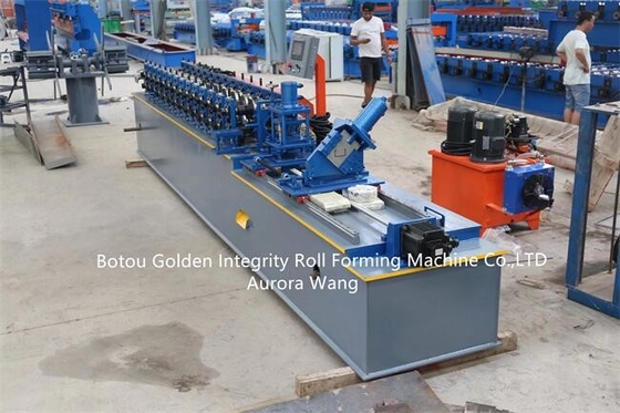 Maszyna do formowania rolek 45m / min C 2.3KW Sevo Tracking Cutting