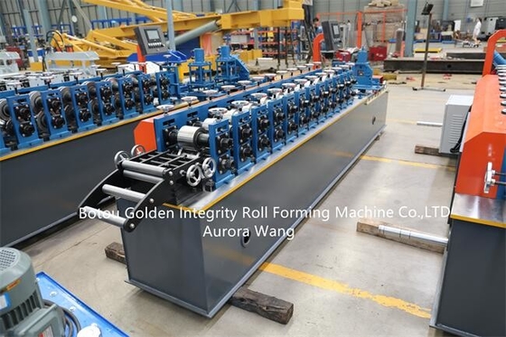 Maszyna do formowania rolek 45m / min C 2.3KW Sevo Tracking Cutting